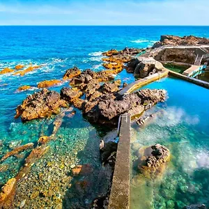Primera Línea En Piscinas Naturales. Apartamento Barlovento